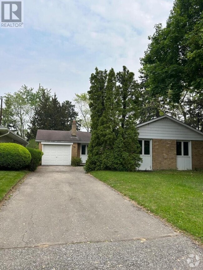Building Photo - 98 Wigmore Dr