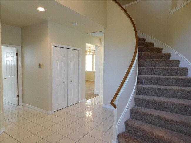 Building Photo - 5818 Misty Hill Cove