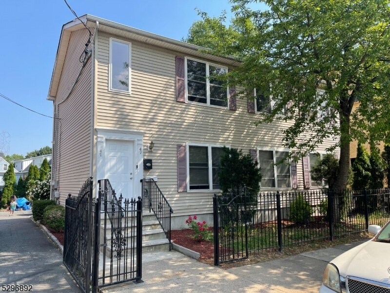 Primary Photo - 49 New St