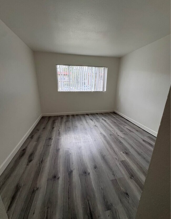 Foto del edificio - 7040 Haskell Ave