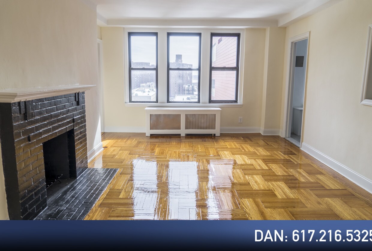 Foto principal - 235 E 20th St