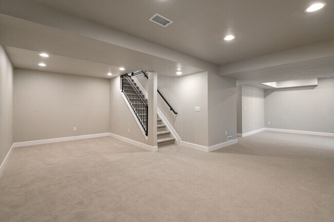 Building Photo - 6325 W Mansfield Ave