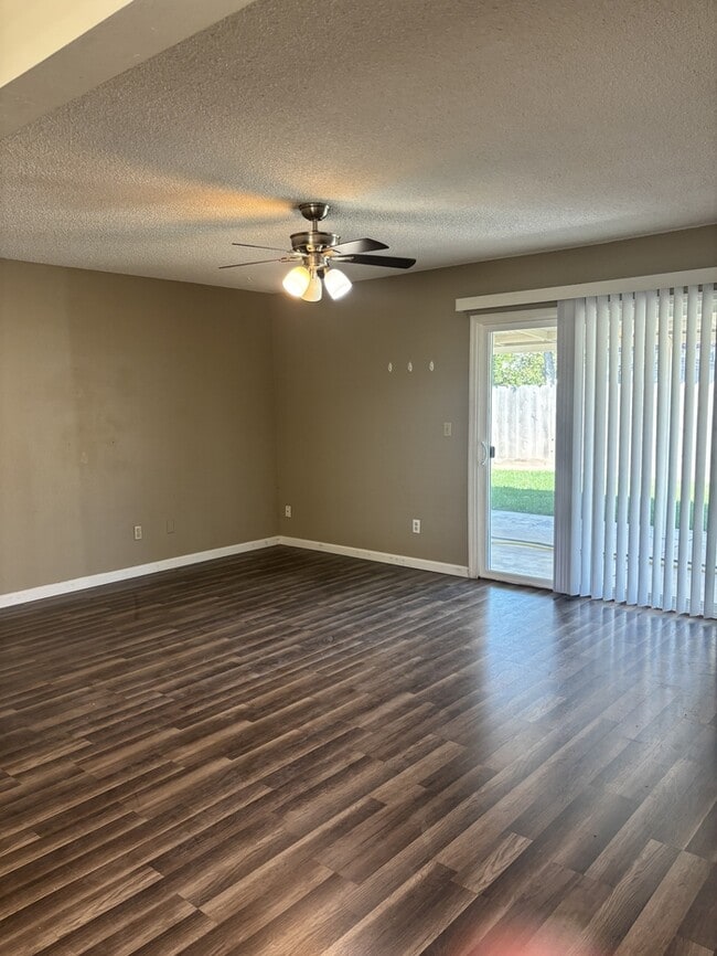 Building Photo - 1613 San Carlos Ln