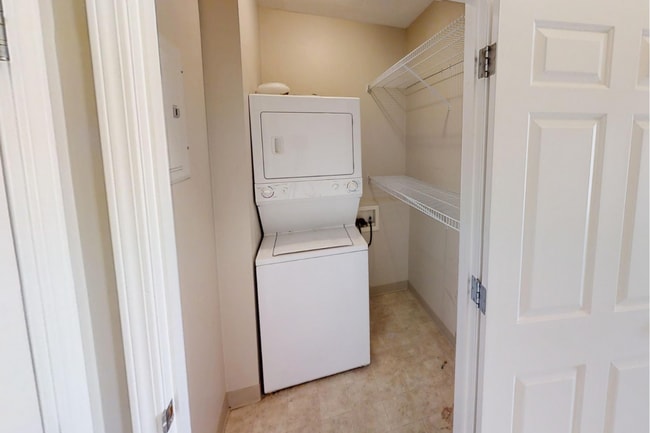 Photo du bâtiment - 9914-9101 101 Ave