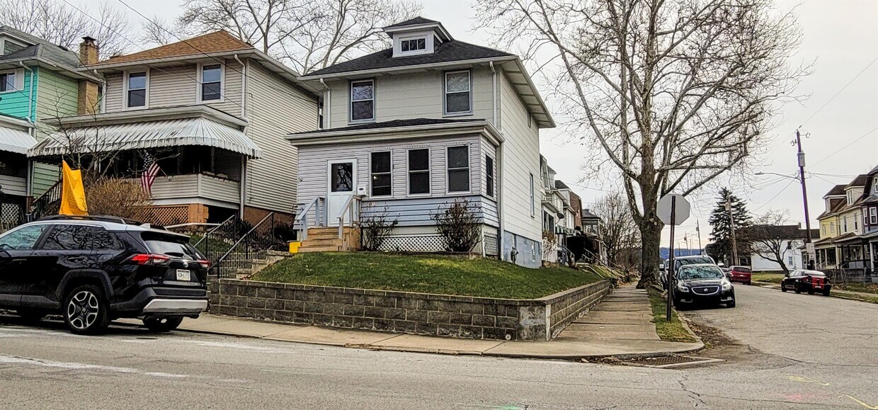 Primary Photo - 400 Catalpa St