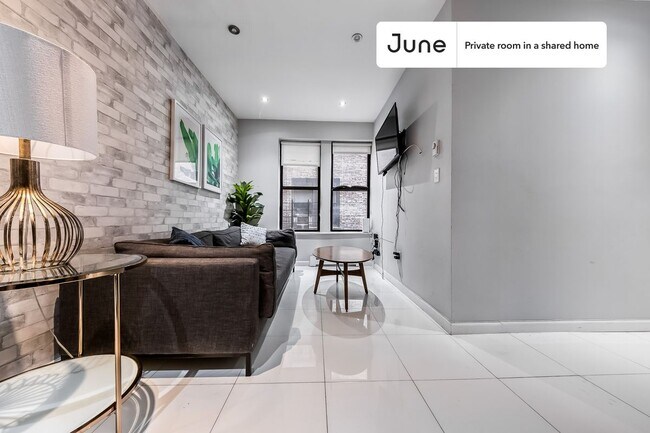 Foto del edificio - Private bedroom in 3 bed/1 bath Home
