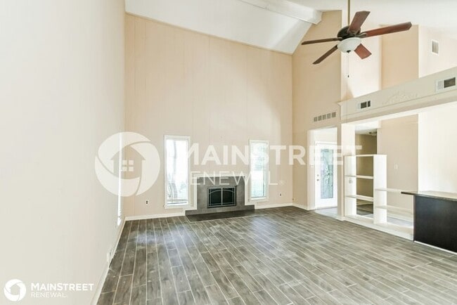 Building Photo - 2524 MacKinnon Dr