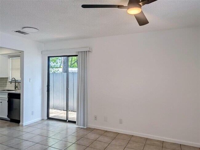 Foto del edificio - 905 E 51st St