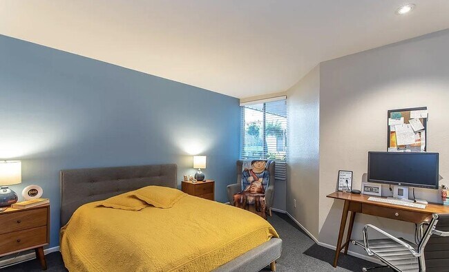 Foto del edificio - 8530 Holloway Dr