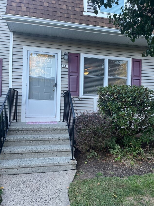 Primary Photo - 67 Brentwood Dr