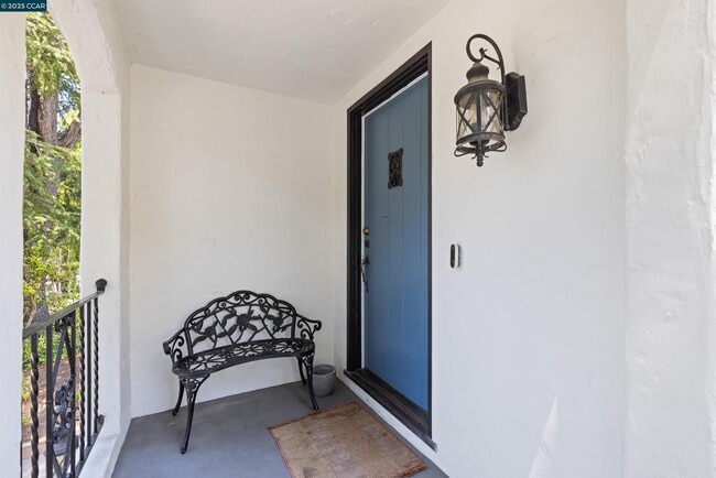 Building Photo - 1048 Leo Way