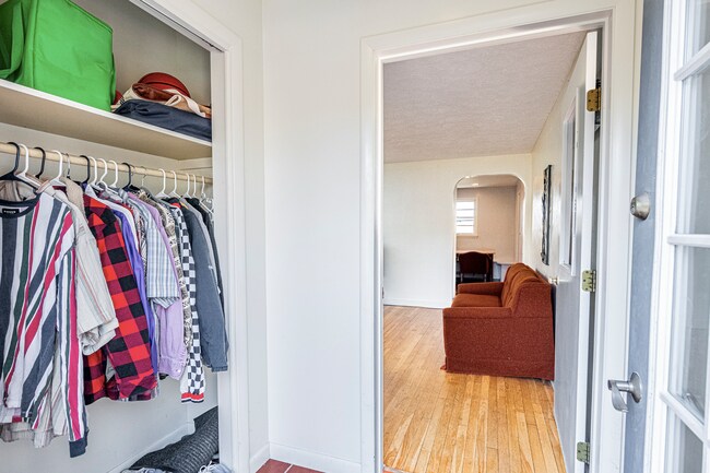 Building Photo - 314 S Arbutus Dr