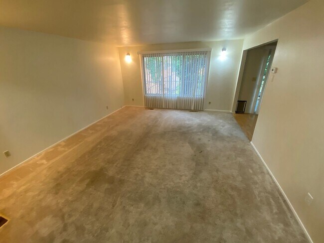 Building Photo - 2 br, 1 bath House - 405 Madrona Ave SE #3