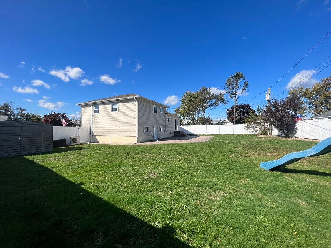 Building Photo - 57 Amherst Ln