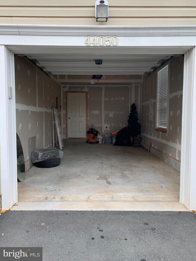 Building Photo - 44050 Peirosa Terrace