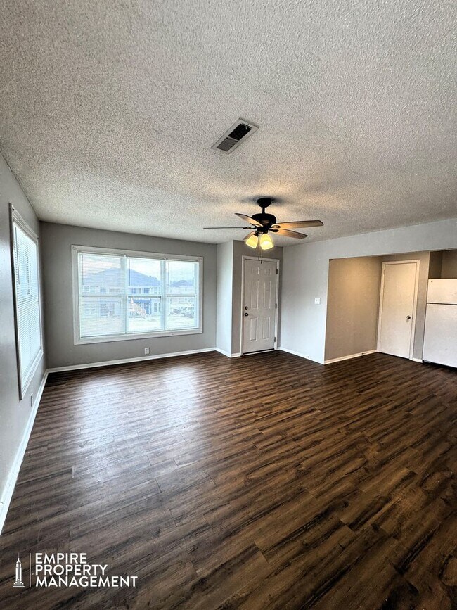 Foto del edificio - Move In Special: 1/2 Off 1st Month's Rent!!