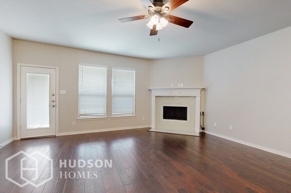 Foto del edificio - SELF TOUR NOW! -209 Atlantic Ave, Waxahach...