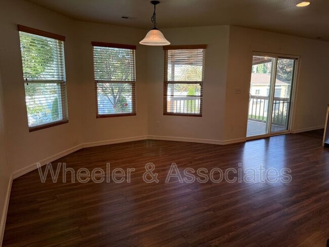 Foto del edificio - 1584 W Galbraith Ln