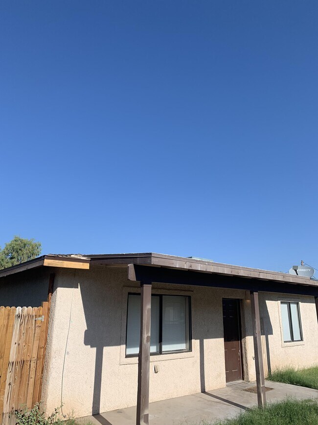 Building Photo - 308 E Blacklidge Dr
