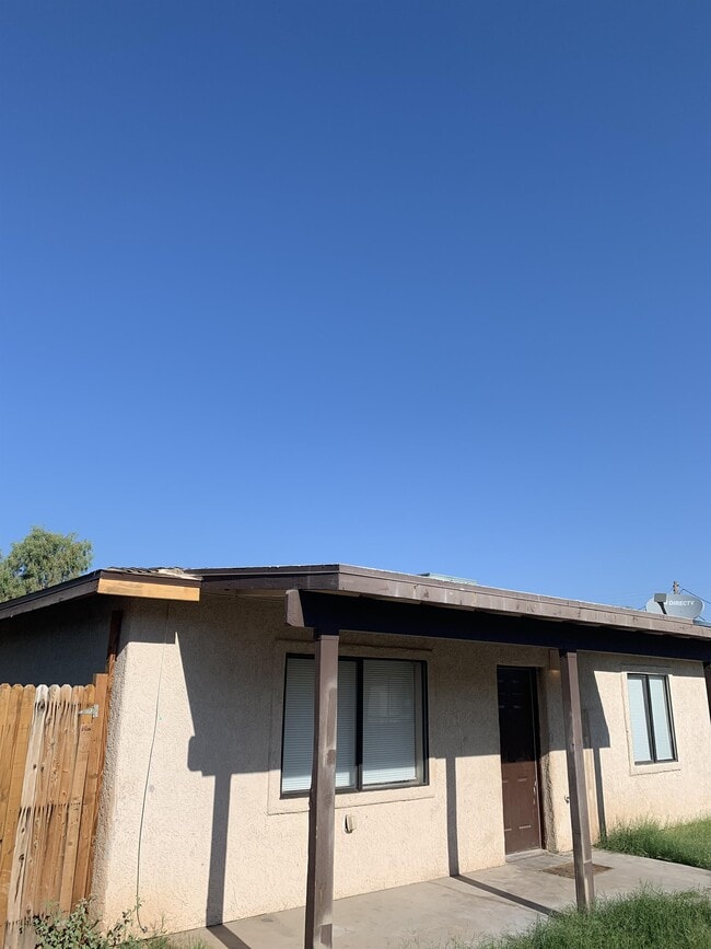 Building Photo - 308 E Blacklidge Dr