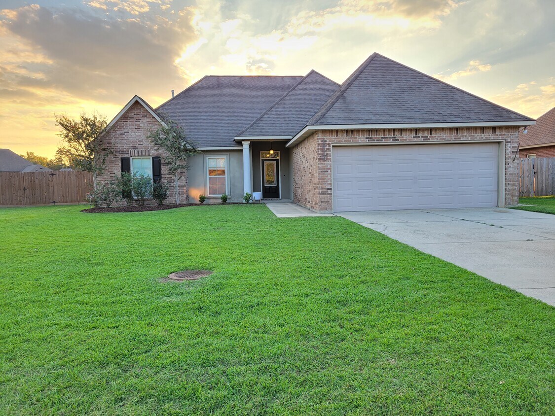 Primary Photo - 40153 Maison Lafitte Blvd