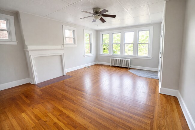 Building Photo - 6606 Dalzell Pl