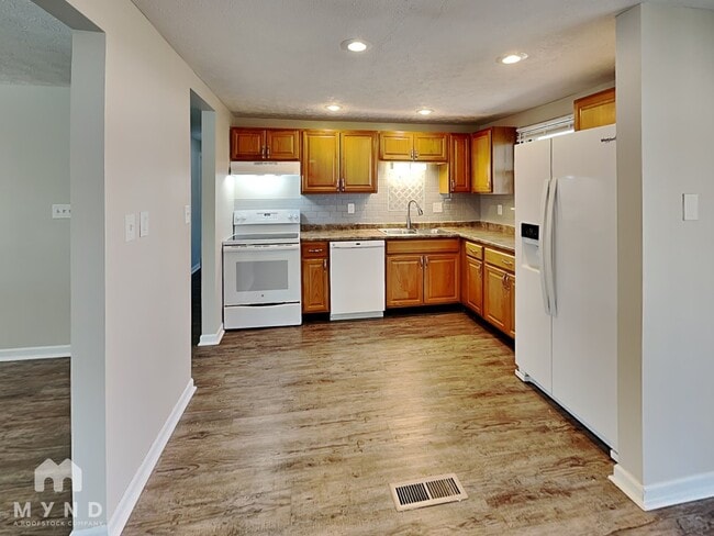 Building Photo - 545 Pickerington Hills Dr