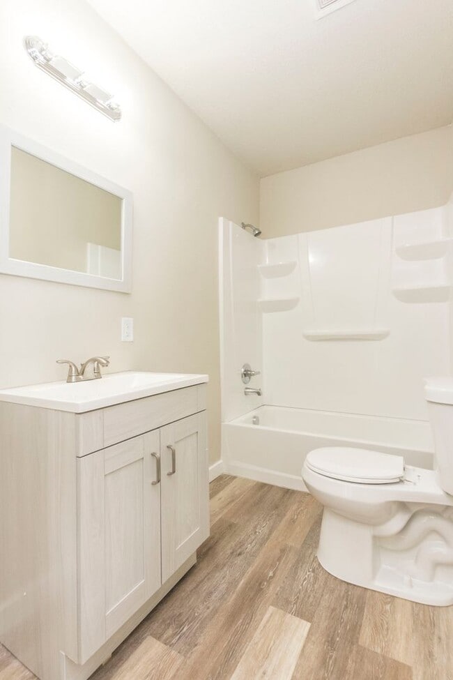 Building Photo - Newly remodeled 2 bedroom 1 bath home