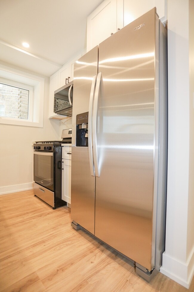 Photo - 2230 W Wilson Ave Apartment