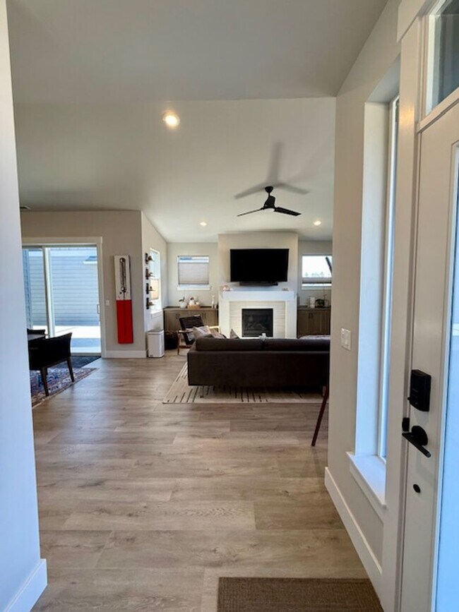 Foto del edificio - Beautiful Easton 3 Bedroom Home | Primary Suite on Main | Loft + A/C | Community Pools & Amenities