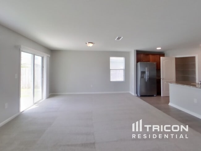 Building Photo - 2110 Pebble Point Dr