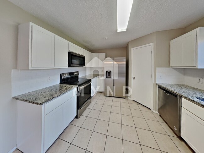 Building Photo - 1120 Beechwood Dr