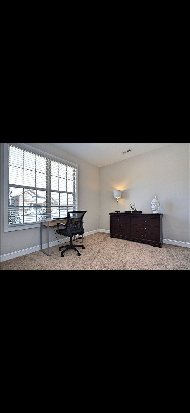 Foto del edificio - 605 Summerdawn Pl