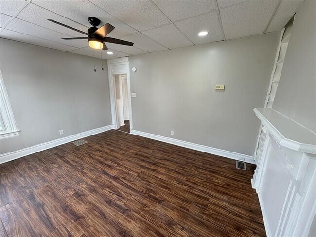 Foto del edificio - 306 E Wallace Ave