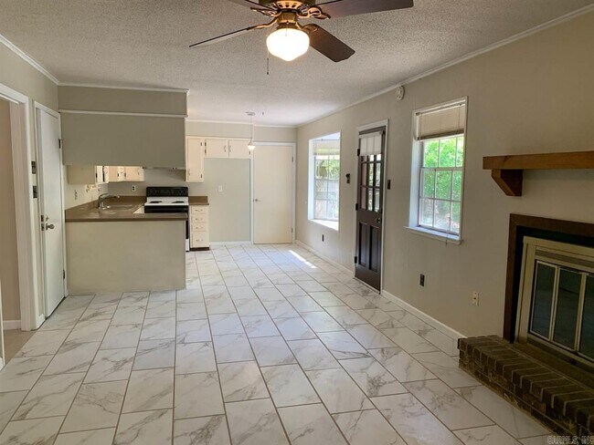 Building Photo - 12415 Pleasant View Dr
