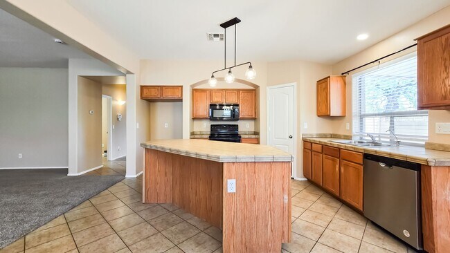 Foto del edificio - Excellent neighborhood & completely new in...