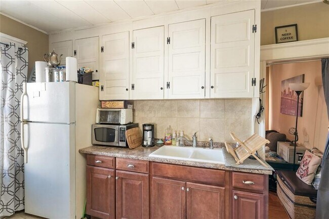 Building Photo - 35 Burnside Avenue, Unit 3R