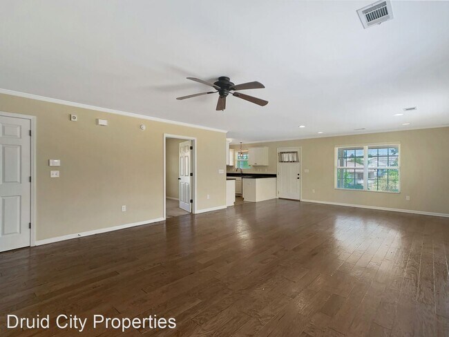 Building Photo - 3 br, 3 bath House - 1593 10th Street E