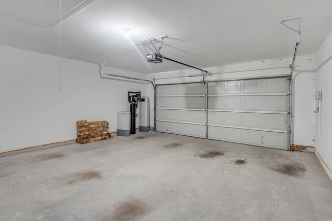 Building Photo - 15702 Rosemary Hl Ln