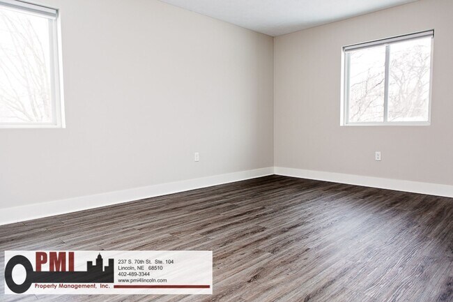 Building Photo - 2 Bedroom and 1 Bathroom Apartment Availab...