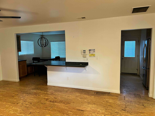 Building Photo - 1529 Larwood Rd