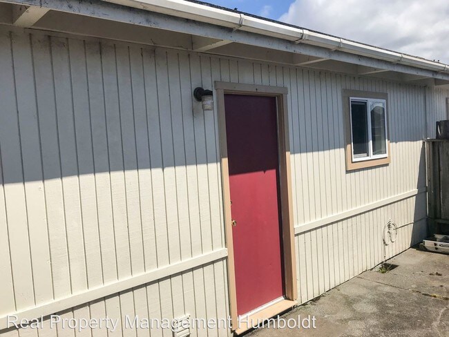 Building Photo - 2082 Quaker St