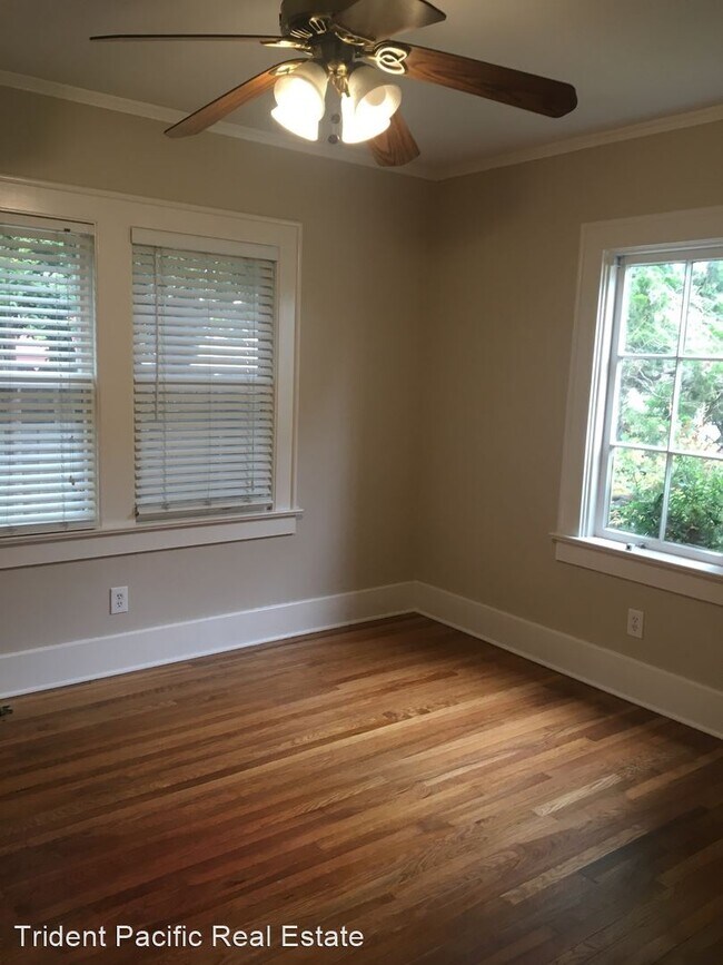 Foto del edificio - 3 br, 2 bath House - 559 B Avenue