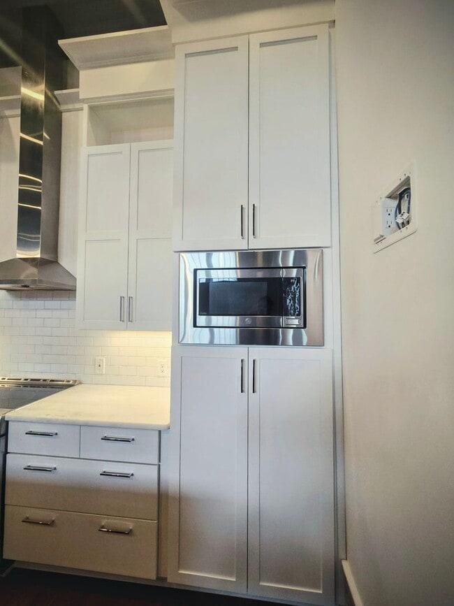 Building Photo - 1815 Main St