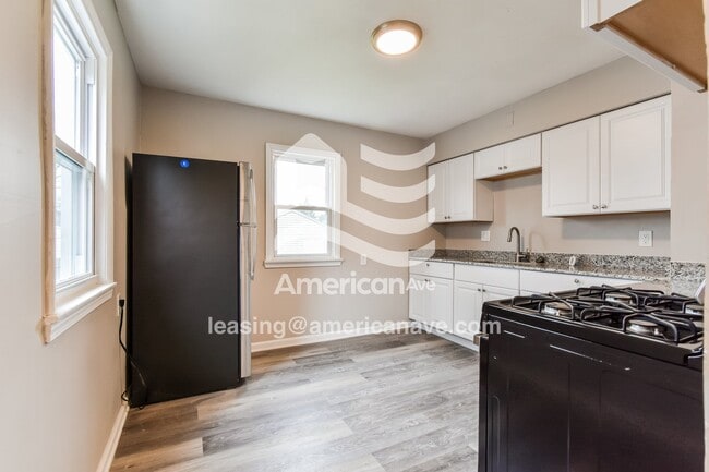Building Photo - 4655 N 40th St