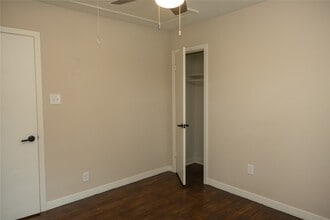 Building Photo - 811 Sara Rose St