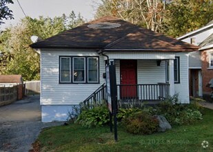 Building Photo - 208 Bayfield St