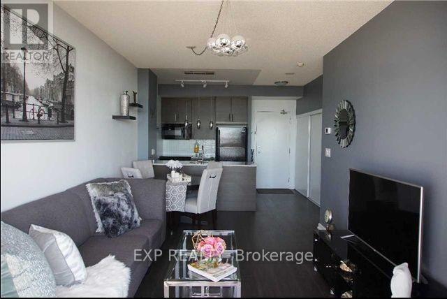 Photo principale - 70 Forest Manor Rd