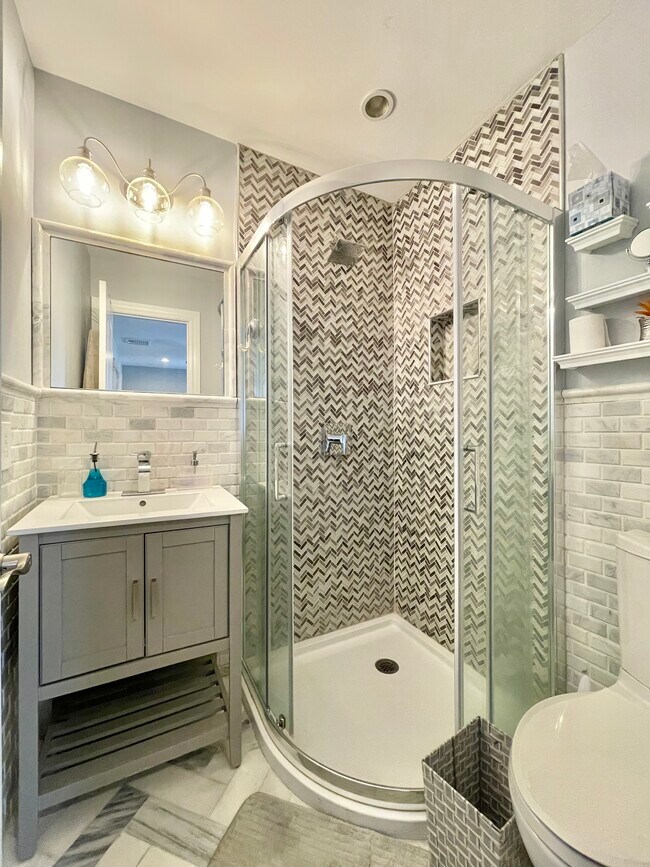 On-suite Bathroom - 37 Sade St