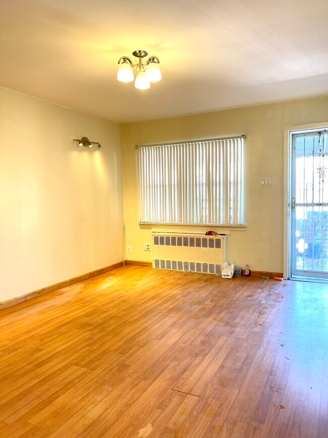 Building Photo - 2160 Hendrickson St